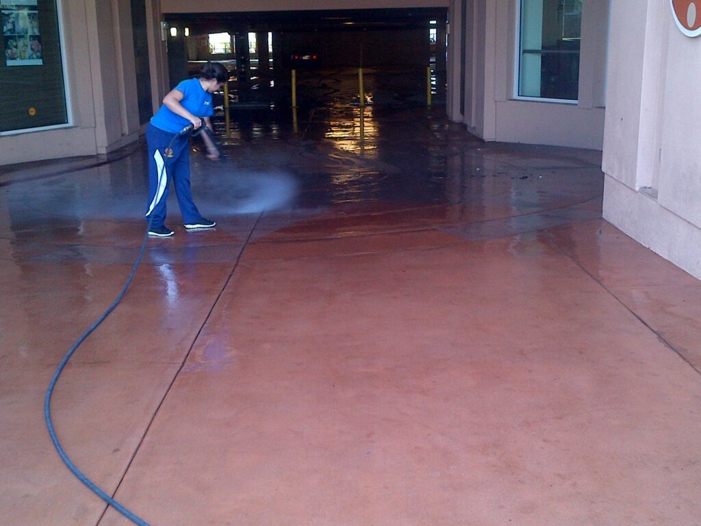 Lady working on Plaza Washing